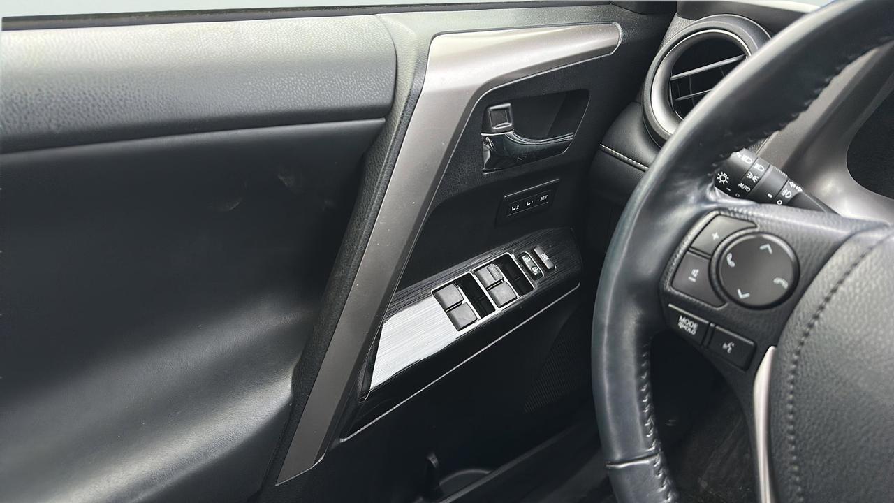 2018 Toyota RAV4 Hybrid  Photo
