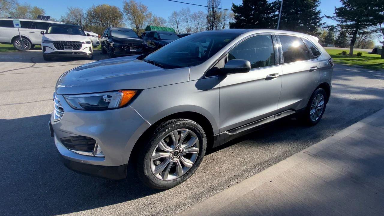 2024 Ford Edge Titanium Photo3