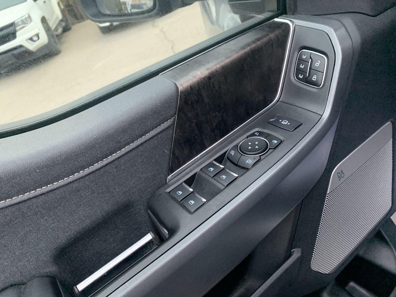 2023 Ford SUPER DUTY F-250 SRW LARIAT Photo4