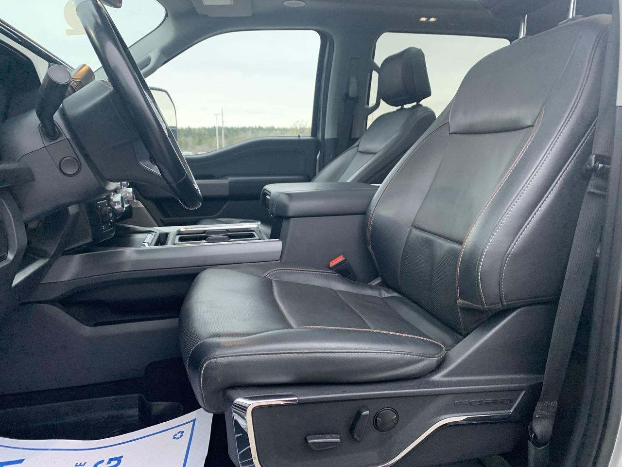 2023 Ford SUPER DUTY F-250 SRW LARIAT Photo