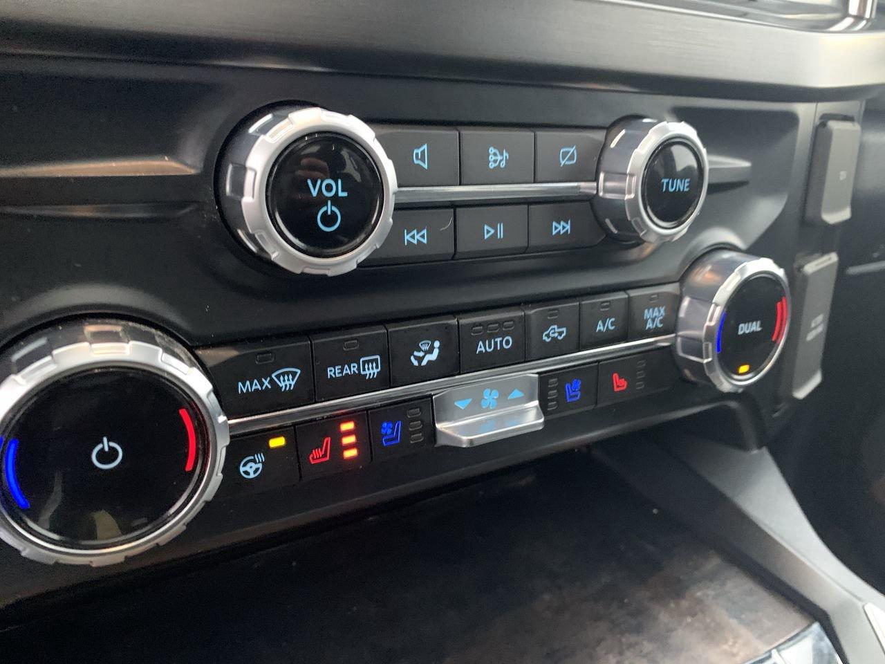 2023 Ford SUPER DUTY F-250 SRW LARIAT Photo