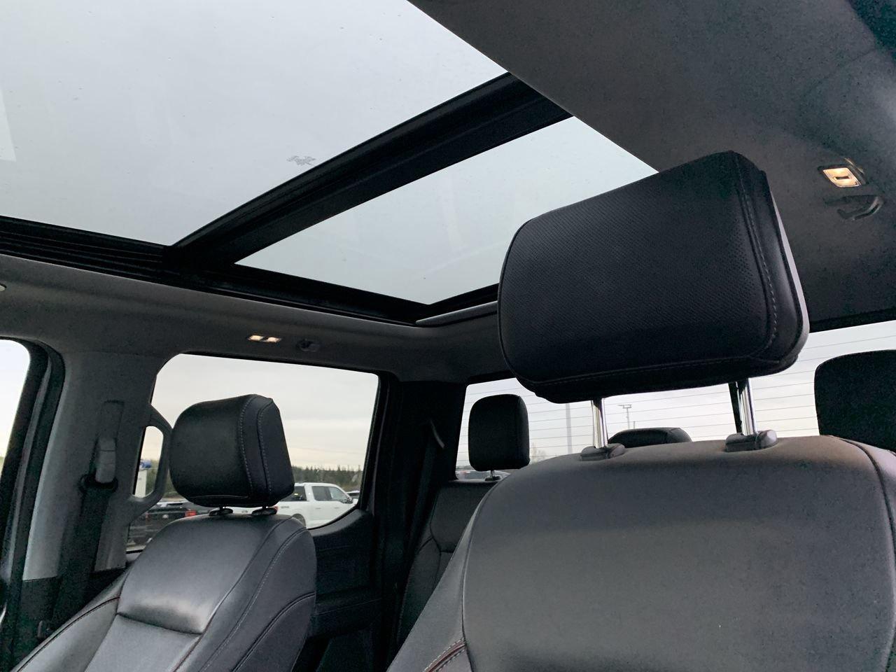 2023 Ford SUPER DUTY F-250 SRW LARIAT Photo