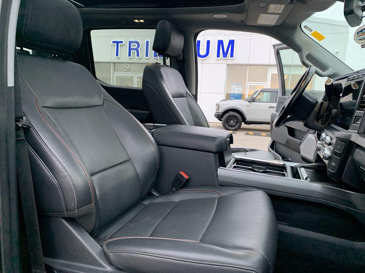 2023 Ford SUPER DUTY F-250 SRW LARIAT Photo