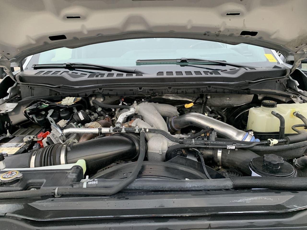 2023 Ford SUPER DUTY F-250 SRW LARIAT Photo