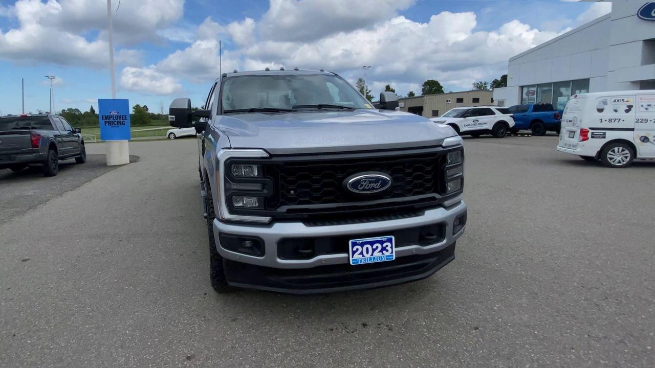 2023 Ford SUPER DUTY F-250 SRW LARIAT Photo2