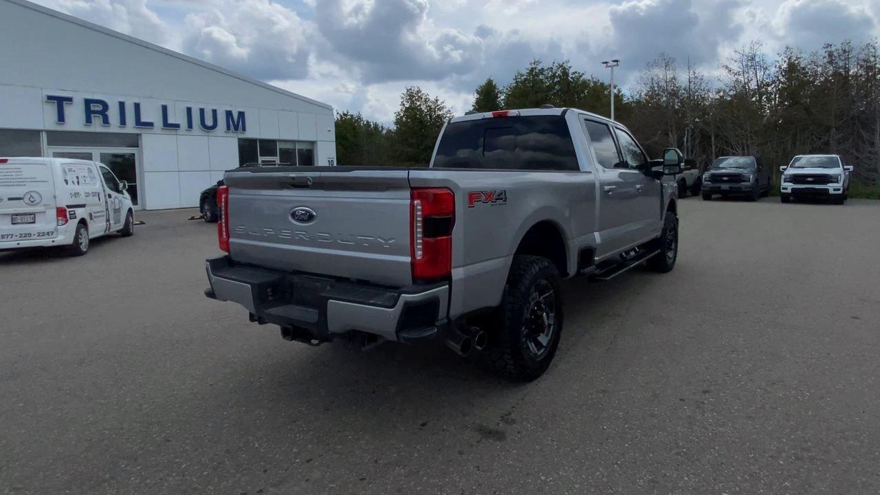 2023 Ford SUPER DUTY F-250 SRW LARIAT Photo