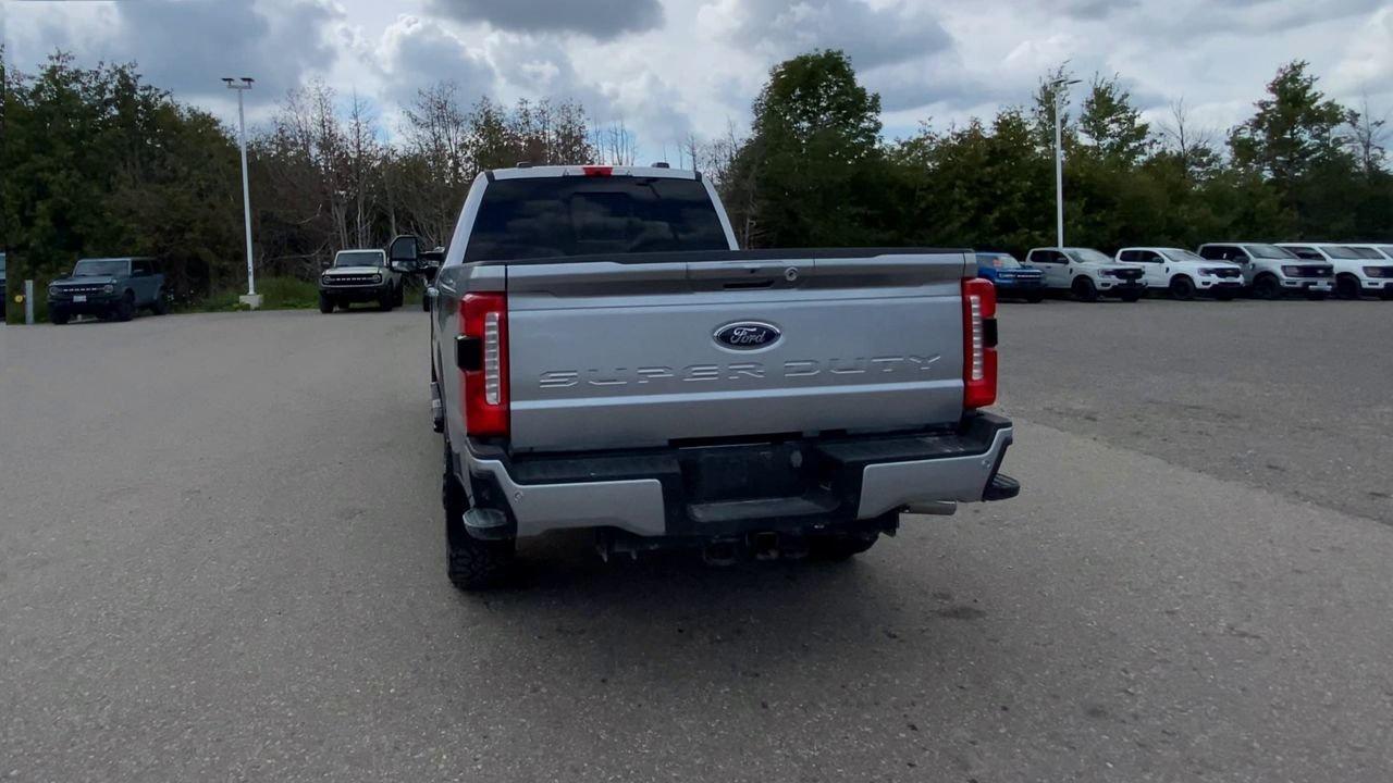 2023 Ford SUPER DUTY F-250 SRW LARIAT Photo
