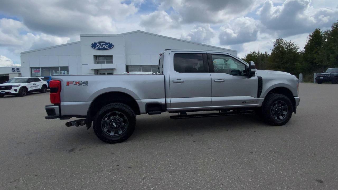 2023 Ford SUPER DUTY F-250 SRW LARIAT Photo
