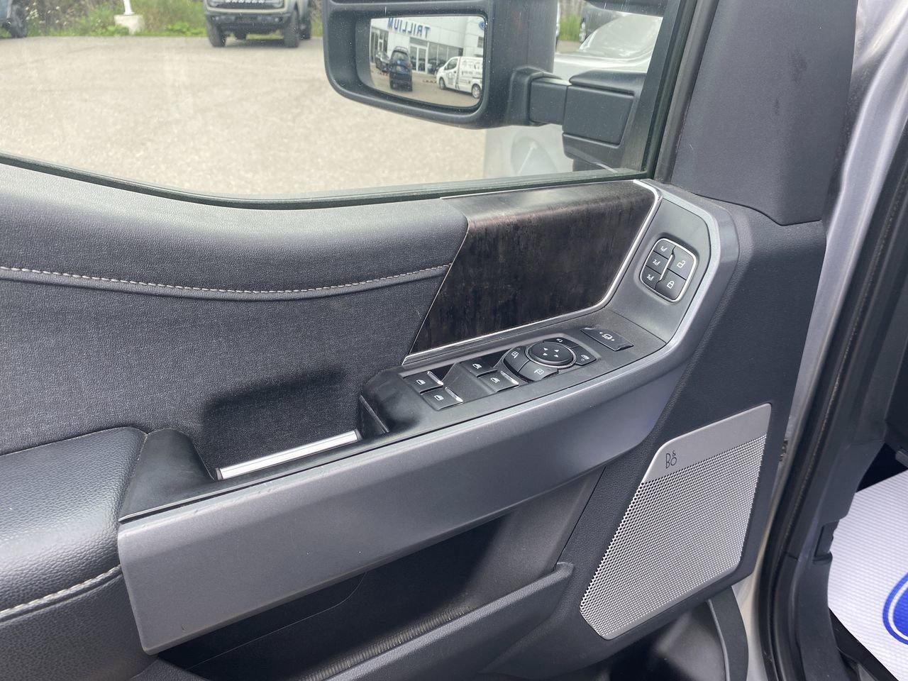 2023 Ford SUPER DUTY F-250 SRW LARIAT Photo