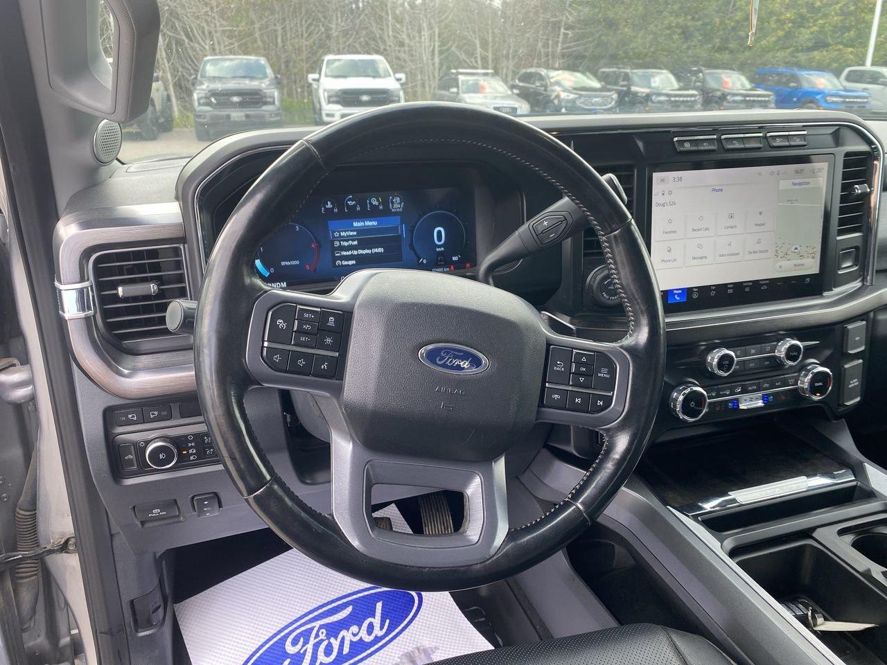 2023 Ford SUPER DUTY F-250 SRW LARIAT Photo