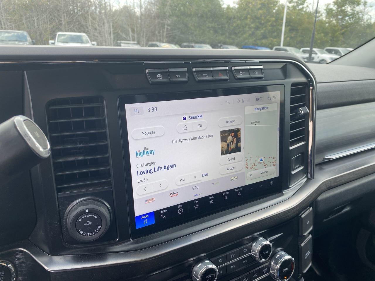 2023 Ford SUPER DUTY F-250 SRW LARIAT Photo