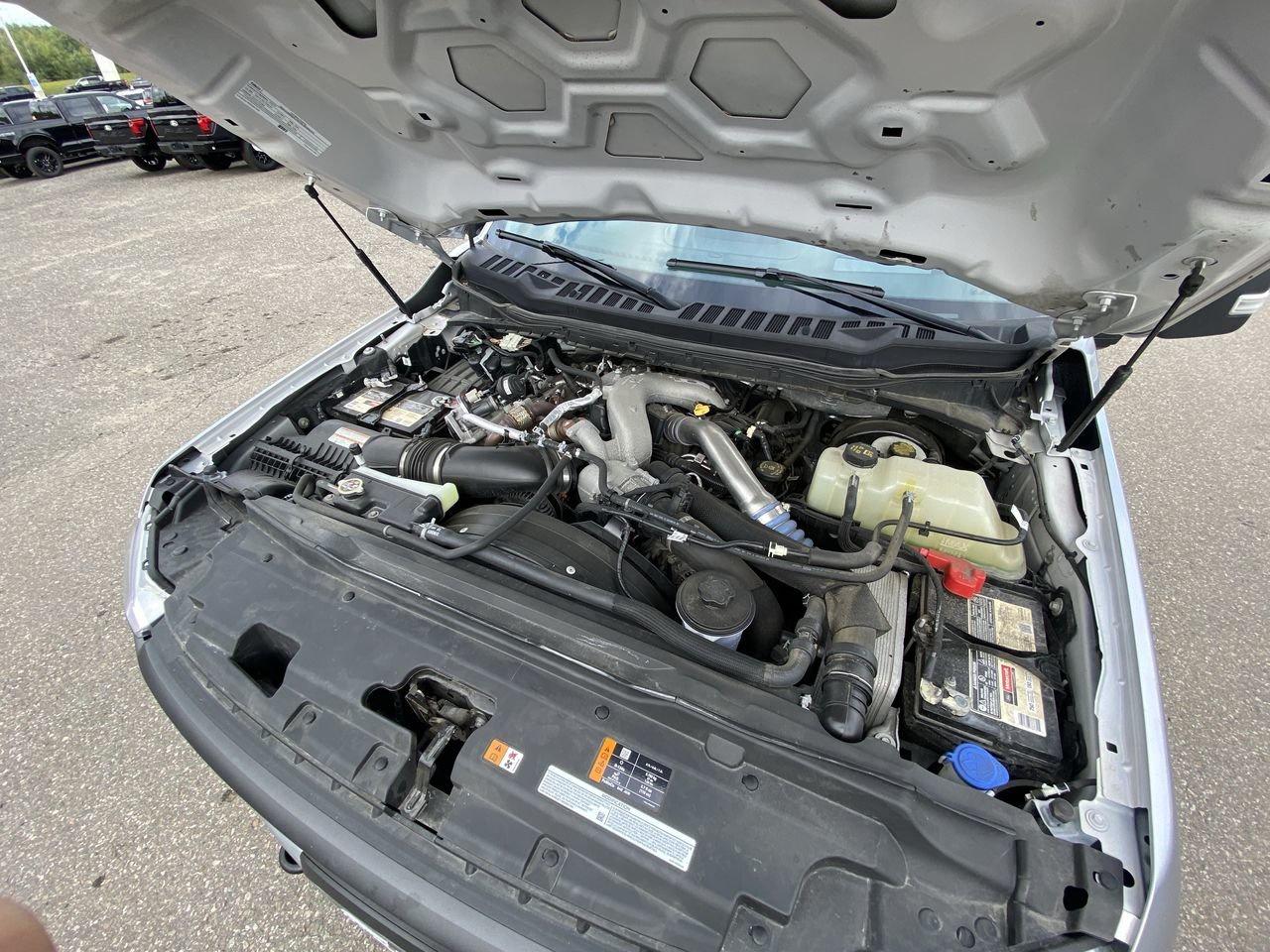 2023 Ford SUPER DUTY F-250 SRW LARIAT Photo