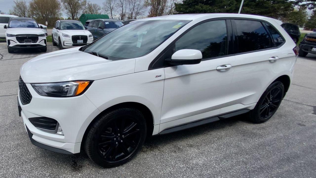 2024 Ford Edge  Photo3