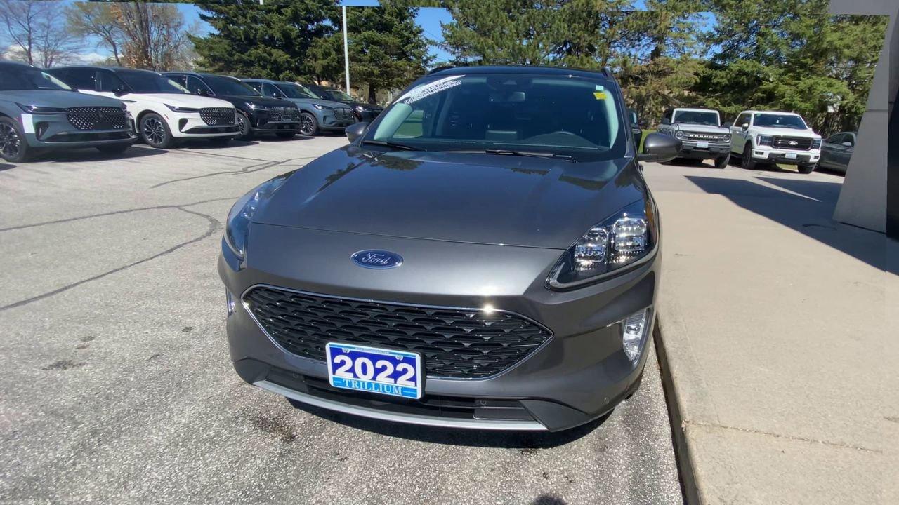 2022 Ford Escape Titanium Photo2