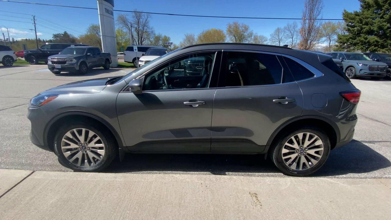 2022 Ford Escape Titanium Photo