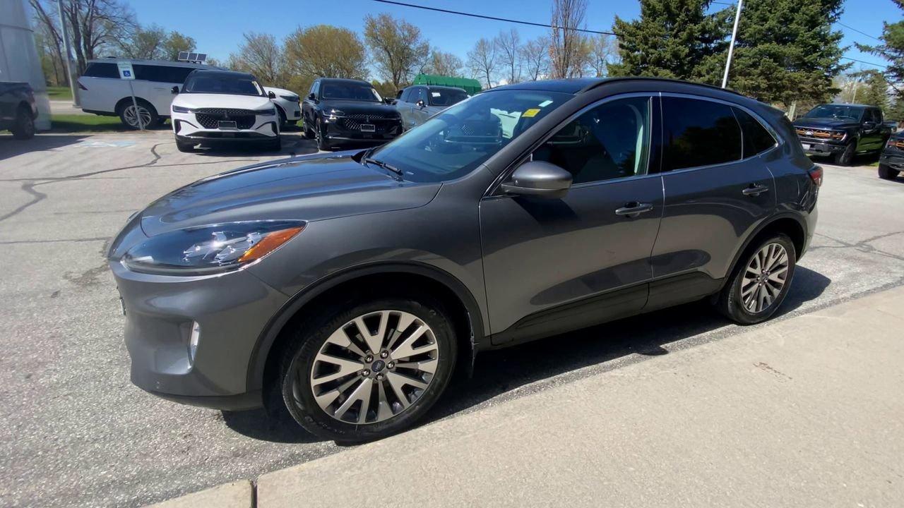 2022 Ford Escape Titanium Photo3