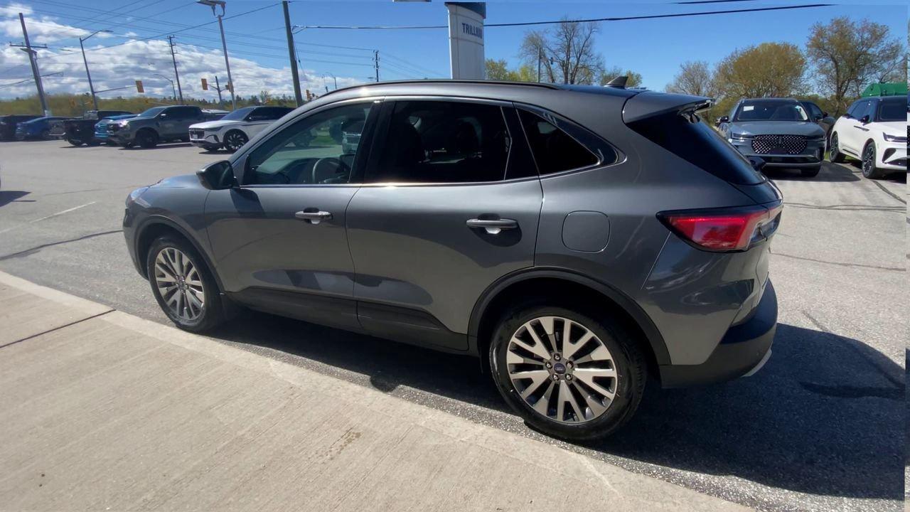 2022 Ford Escape Titanium Photo