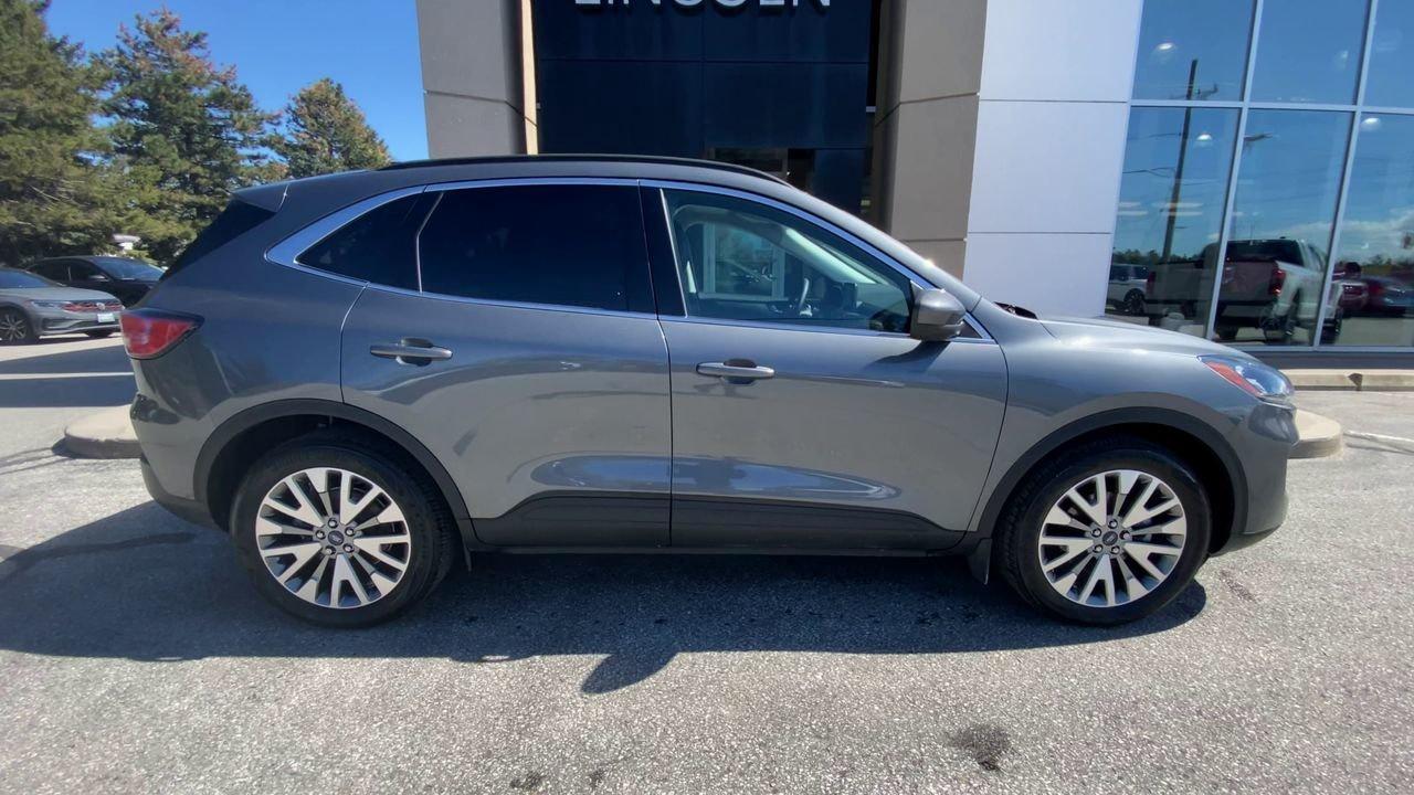 2022 Ford Escape Titanium Photo