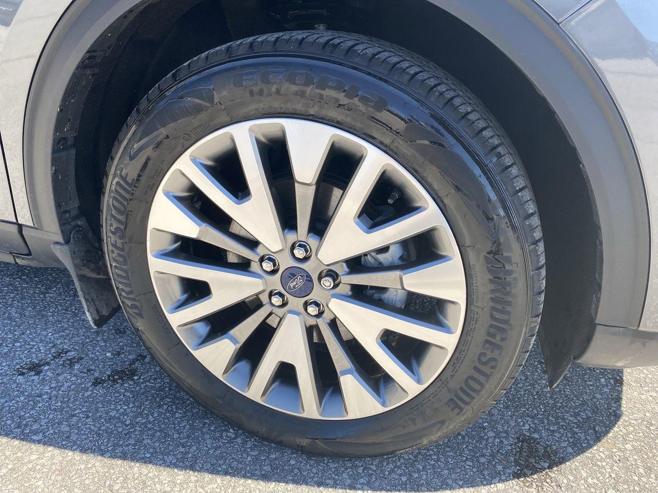 2022 Ford Escape Titanium Photo