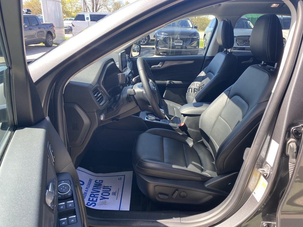 2022 Ford Escape Titanium Photo