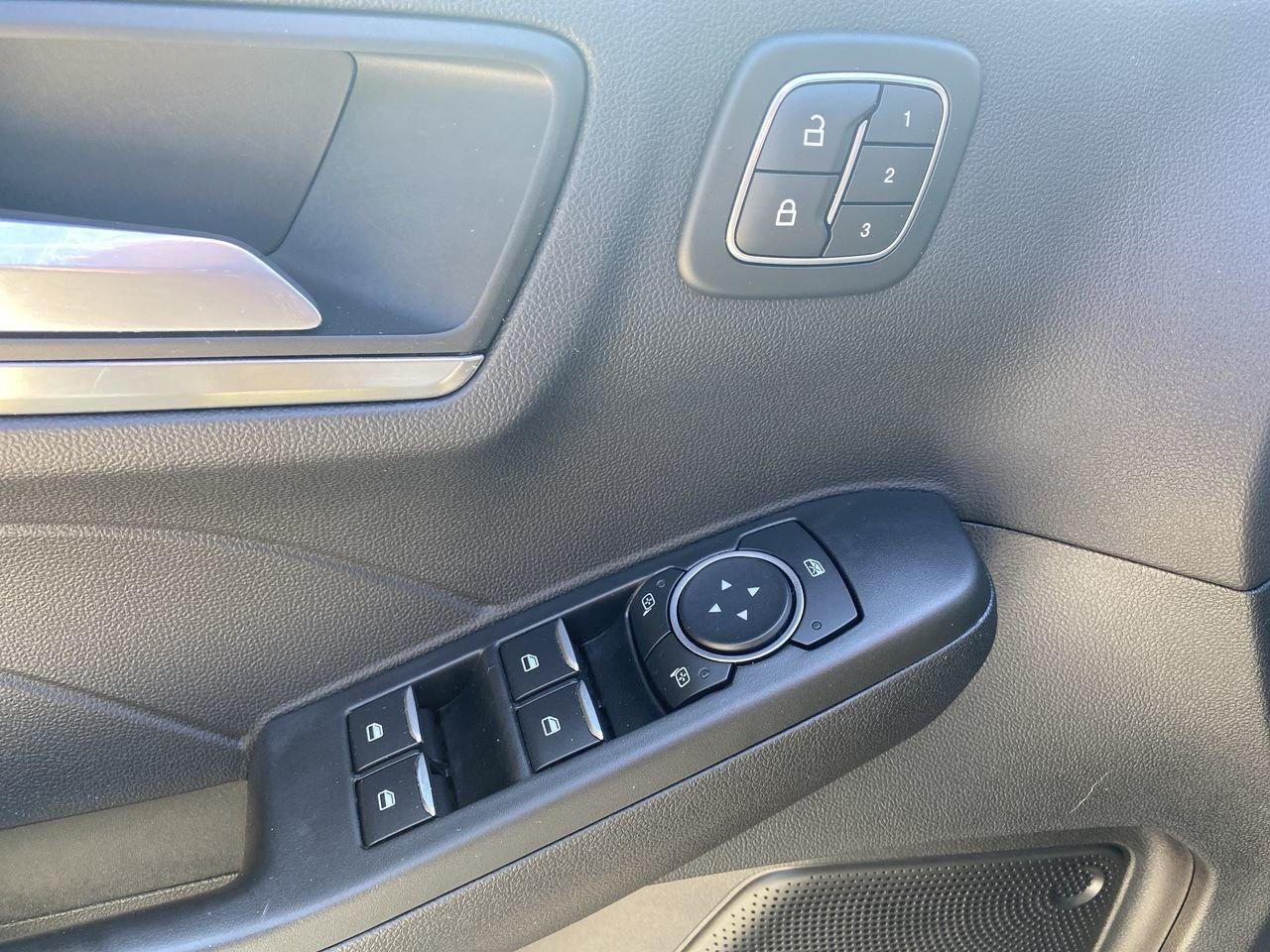 2022 Ford Escape Titanium Photo