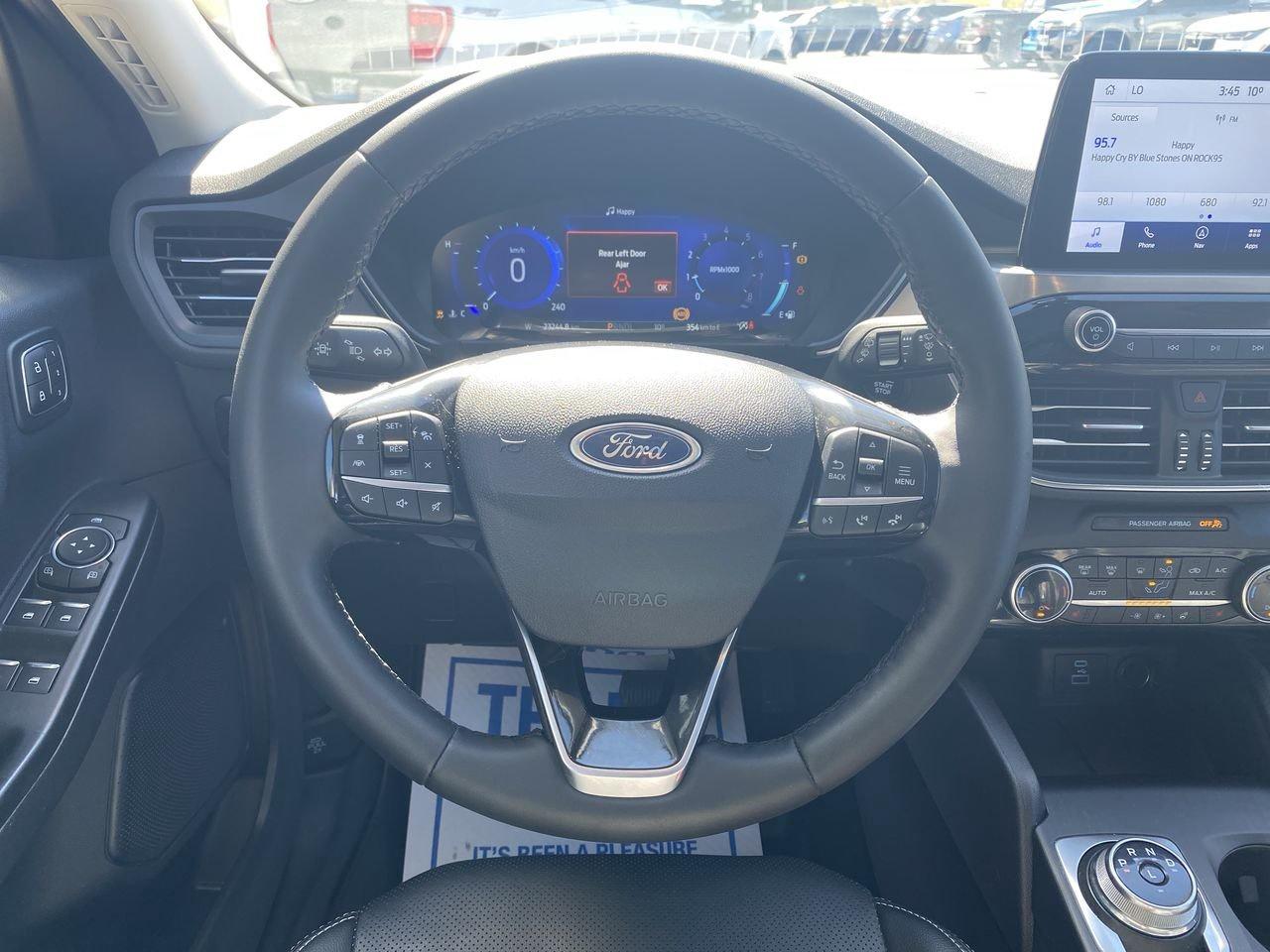 2022 Ford Escape Titanium Photo