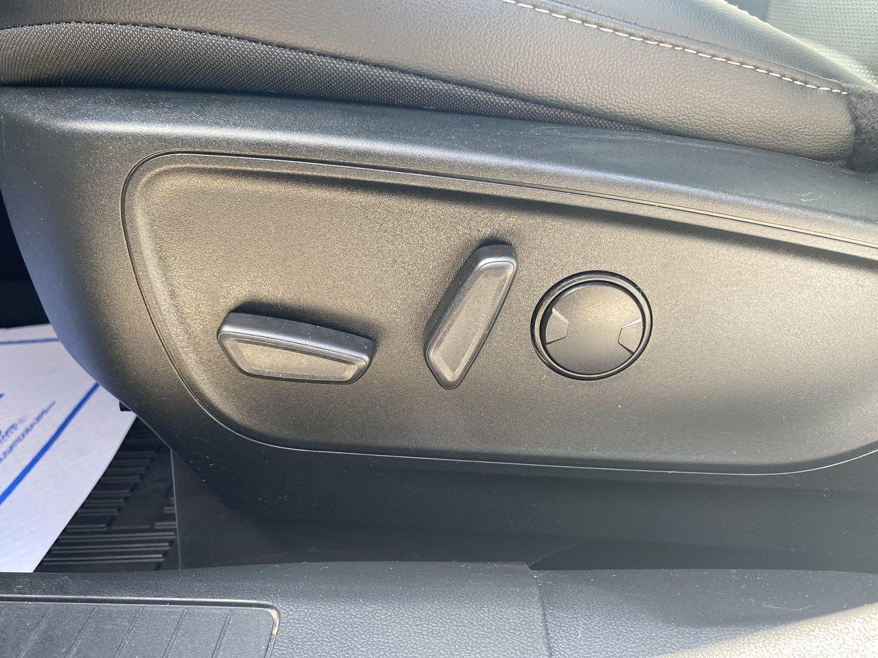 2022 Ford Escape Titanium Photo