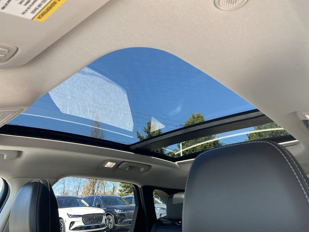 2022 Ford Escape Titanium Photo
