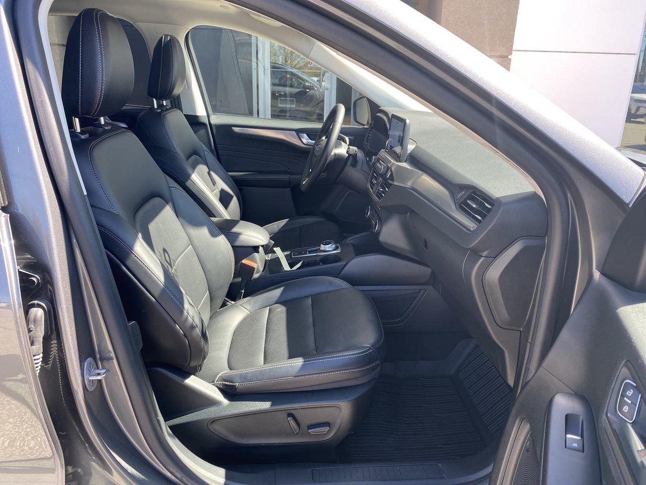 2022 Ford Escape Titanium Photo