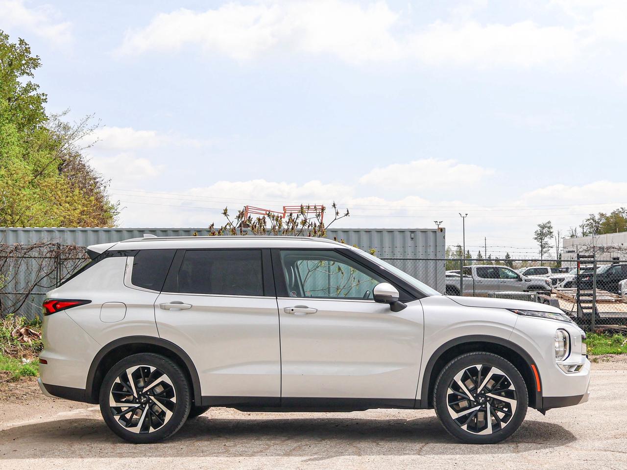 2024 Mitsubishi Outlander SEL Photo4