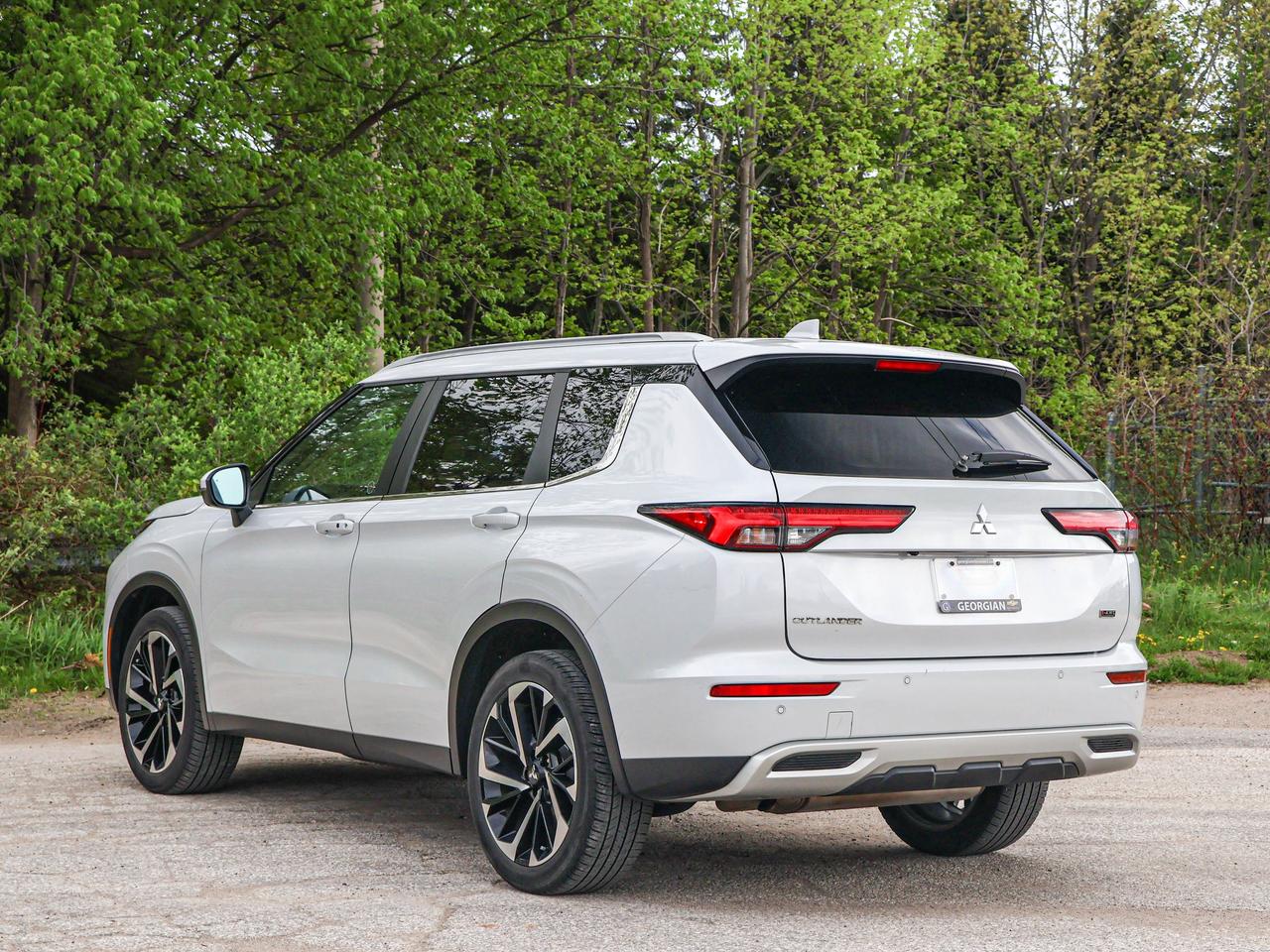 2024 Mitsubishi Outlander SEL Photo