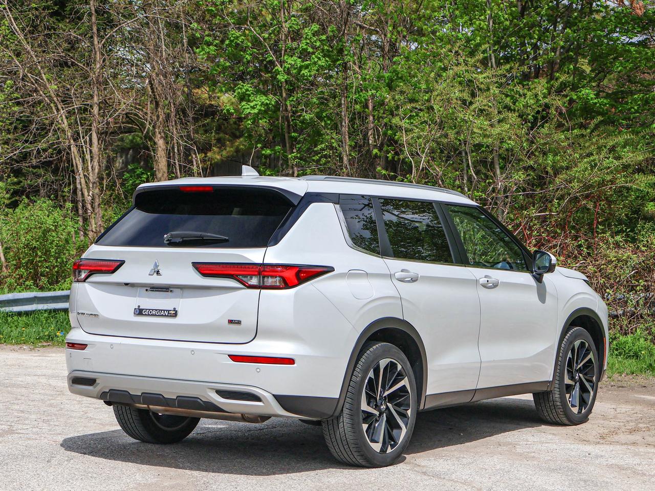 2024 Mitsubishi Outlander SEL Photo
