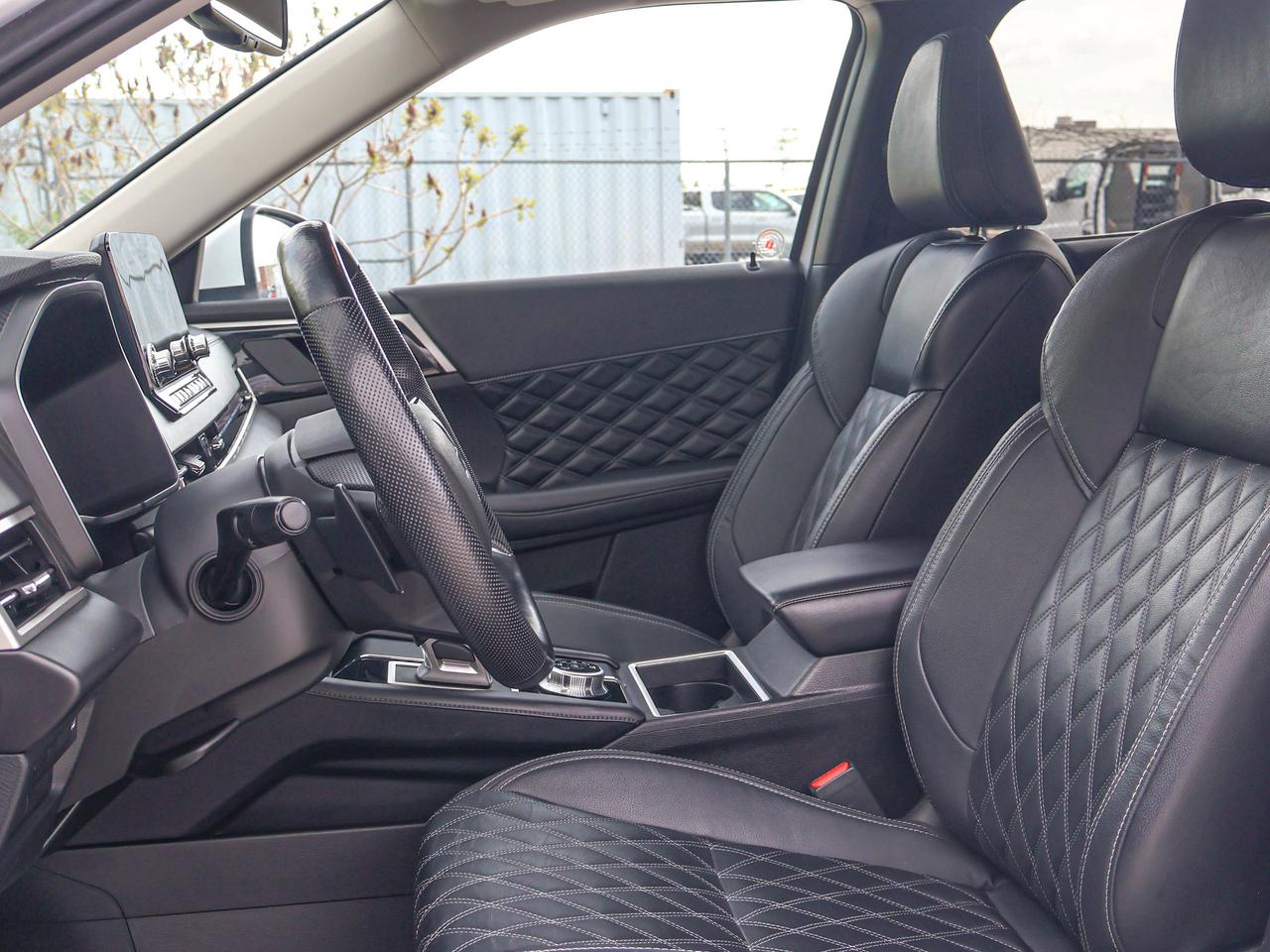 2024 Mitsubishi Outlander SEL Photo