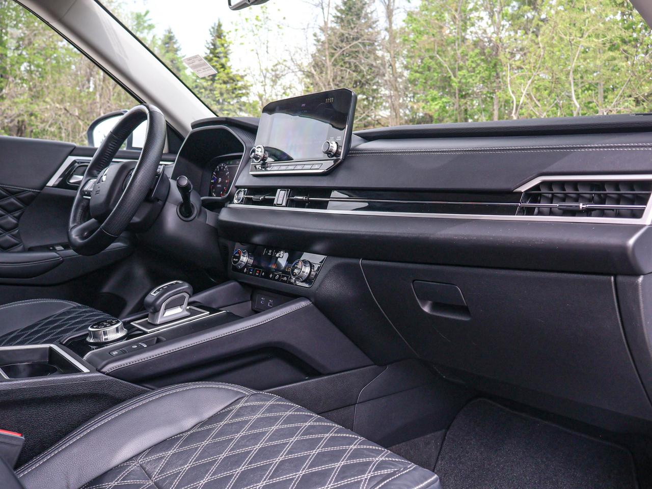 2024 Mitsubishi Outlander SEL Photo