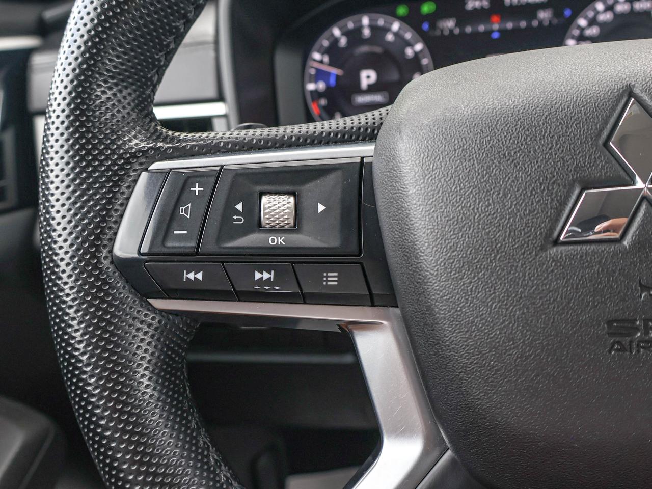 2024 Mitsubishi Outlander SEL Photo