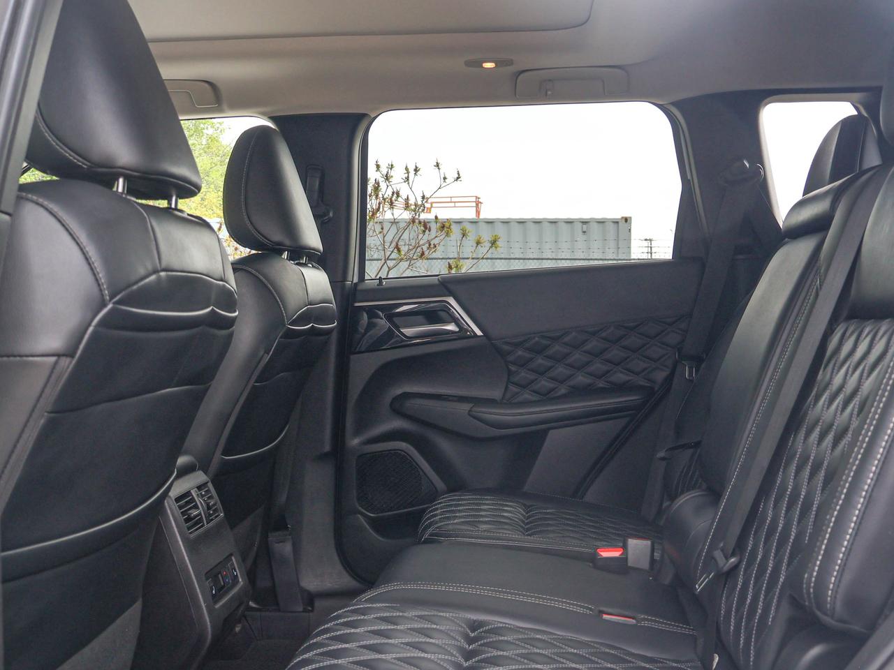 2024 Mitsubishi Outlander SEL Photo