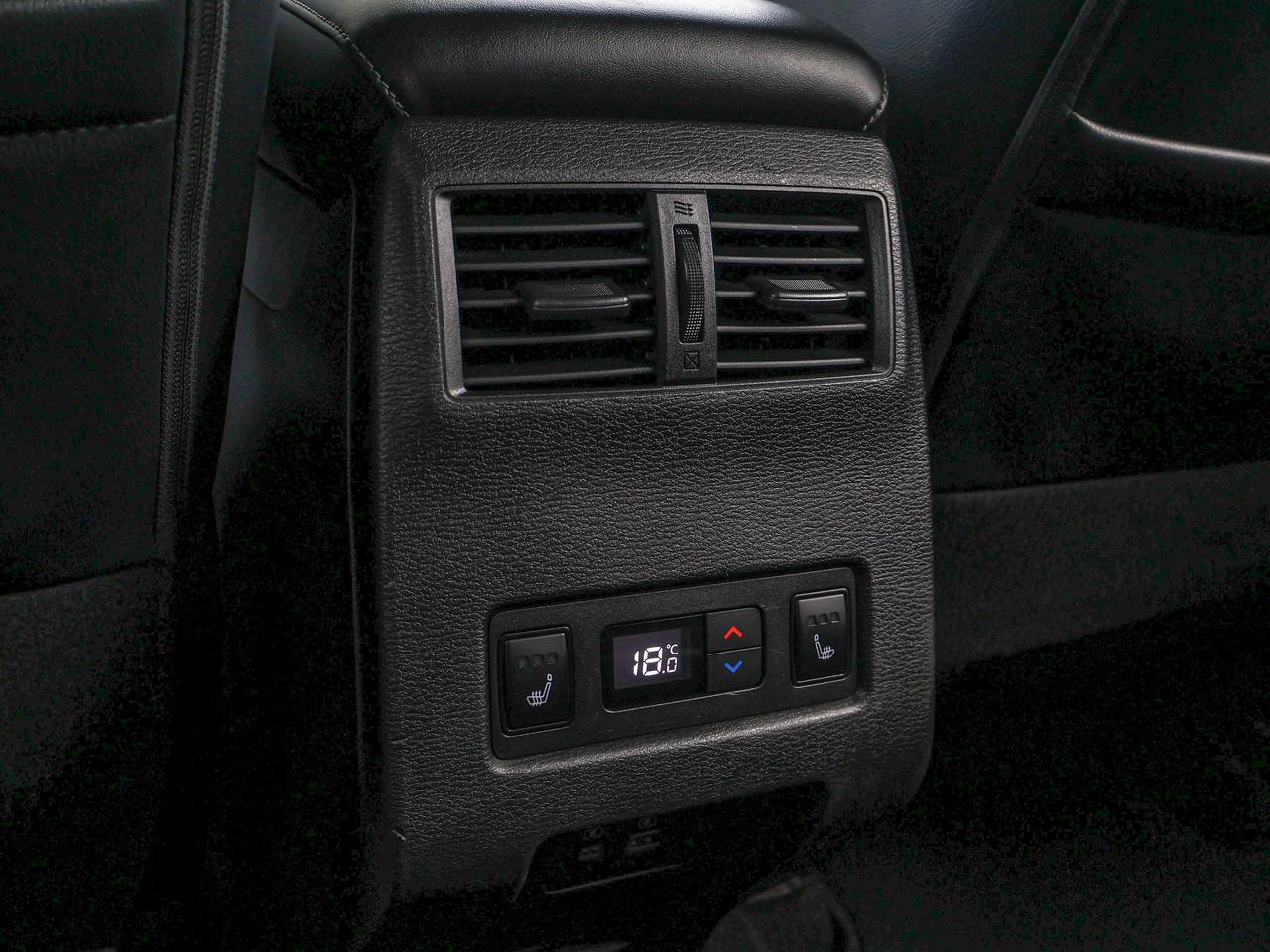 2024 Mitsubishi Outlander SEL Photo