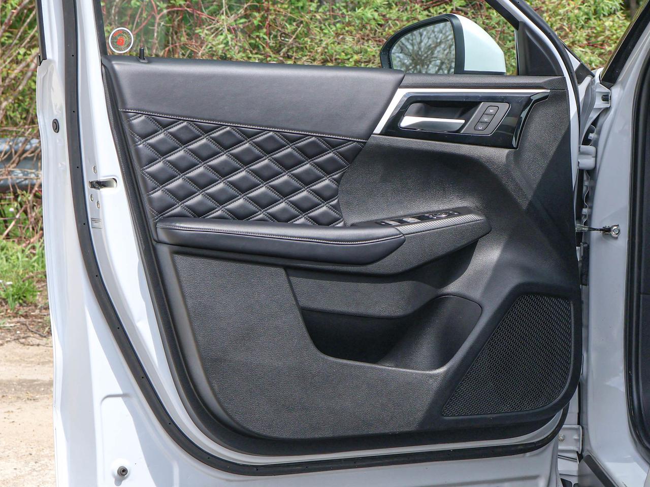 2024 Mitsubishi Outlander SEL Photo
