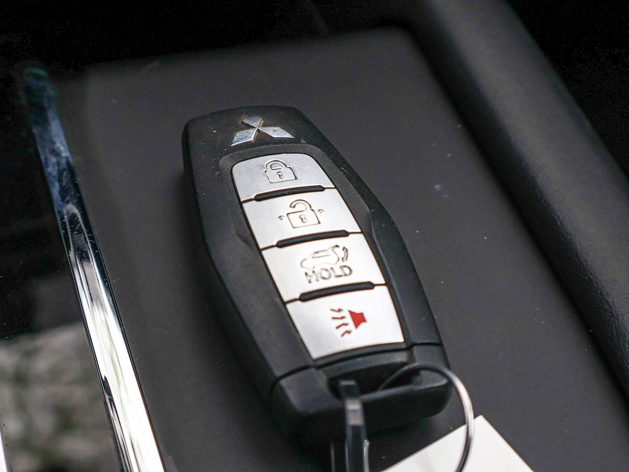 2024 Mitsubishi Outlander SEL Photo