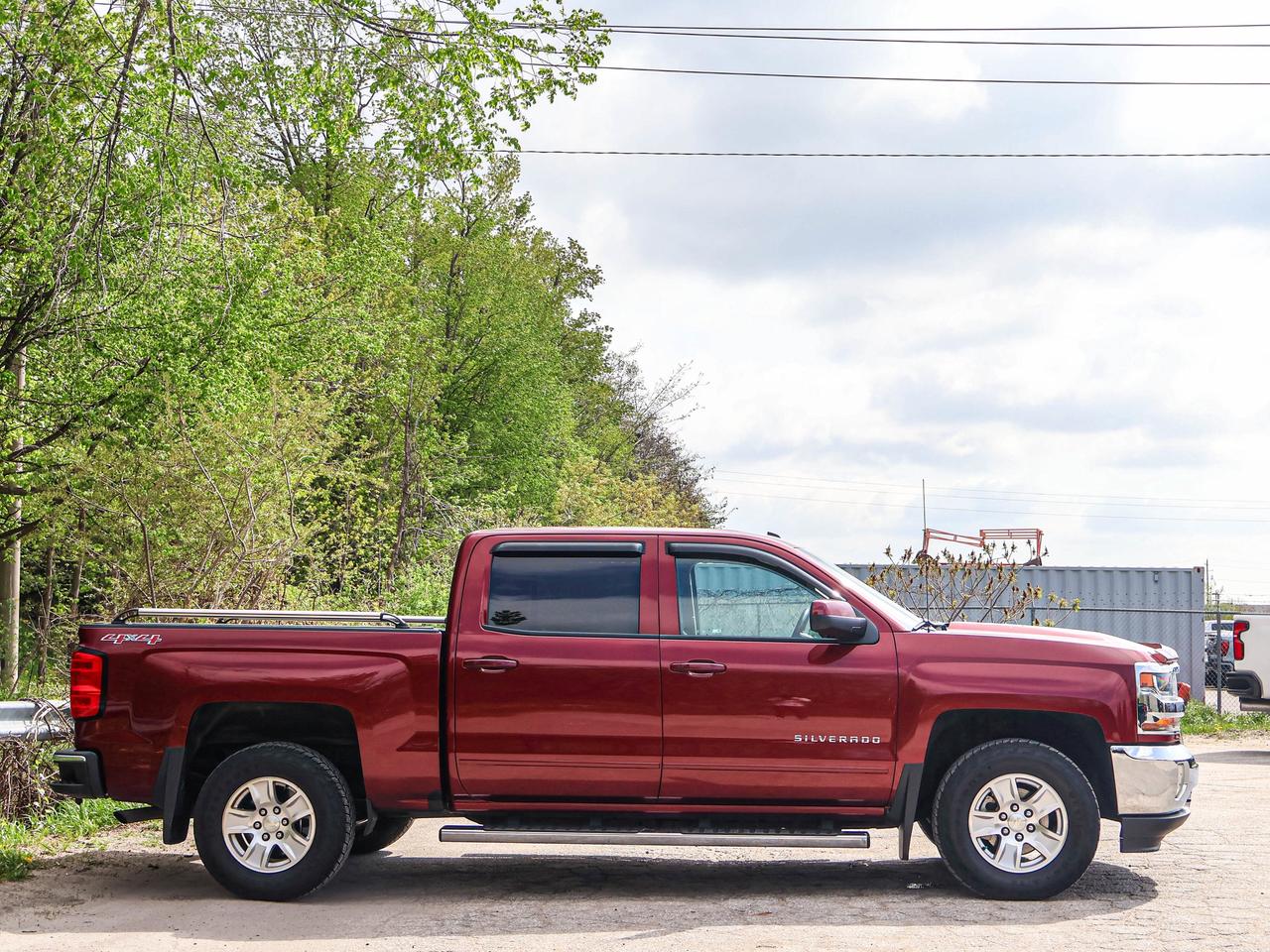 2017 Chevrolet Silverado 1500 LT Photo4