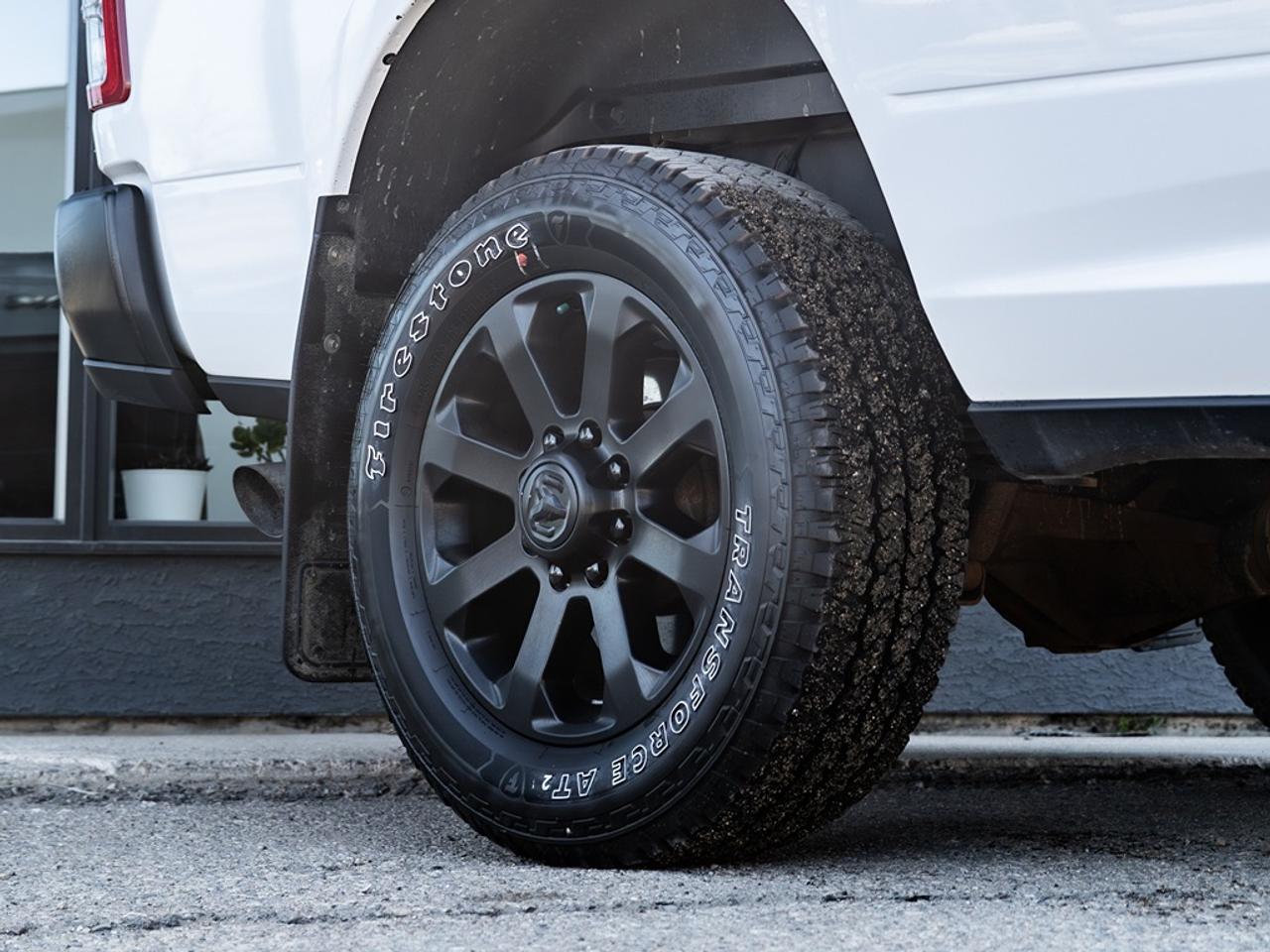 2022 RAM 3500 Tradesman 4x4 Crew Cab 8' Box Photo3