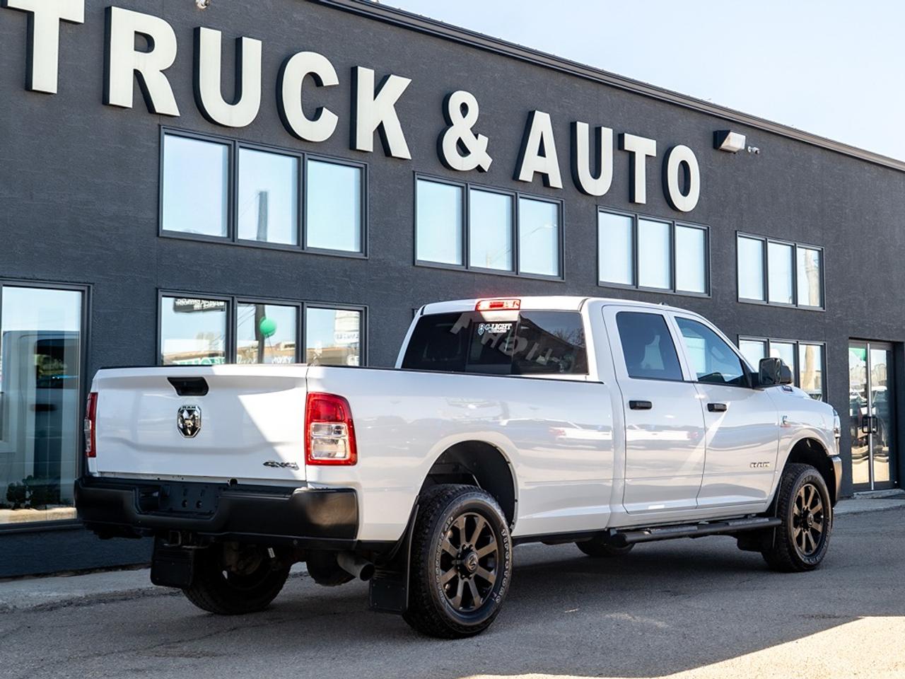 2022 RAM 3500 Tradesman 4x4 Crew Cab 8' Box Photo5
