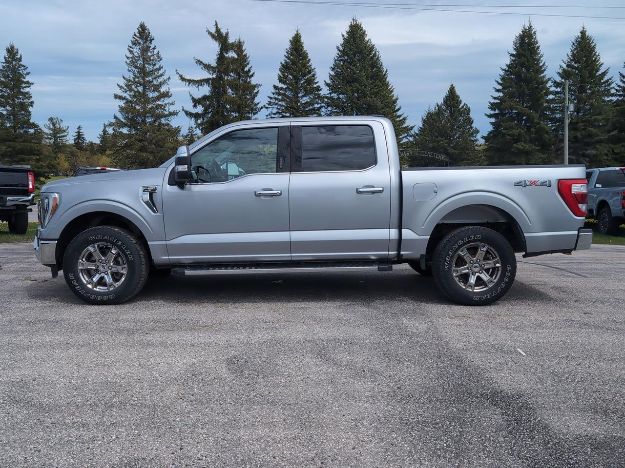 2021 Ford F-150 Lariat 4WD SuperCrew 5.5' Box Photo3