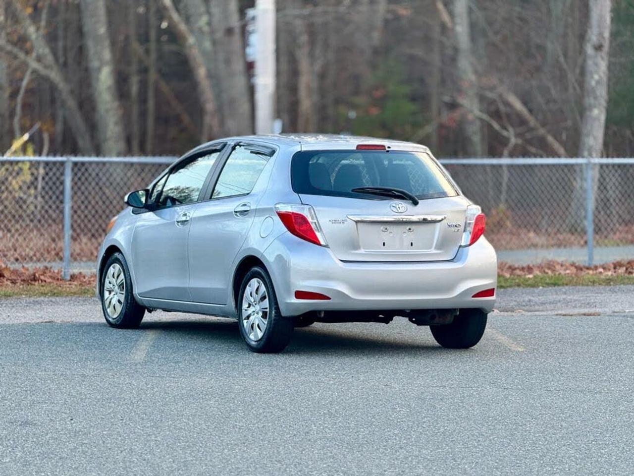 2014 Toyota Yaris LE/ NO ACCIDENT / LOW KM /AC/ FUEL SAVER / CLEAN / Photo