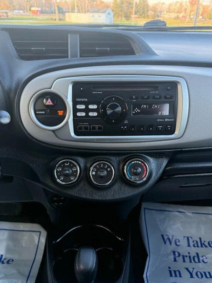 2014 Toyota Yaris LE/ NO ACCIDENT / LOW KM /AC/ FUEL SAVER / CLEAN / Photo3