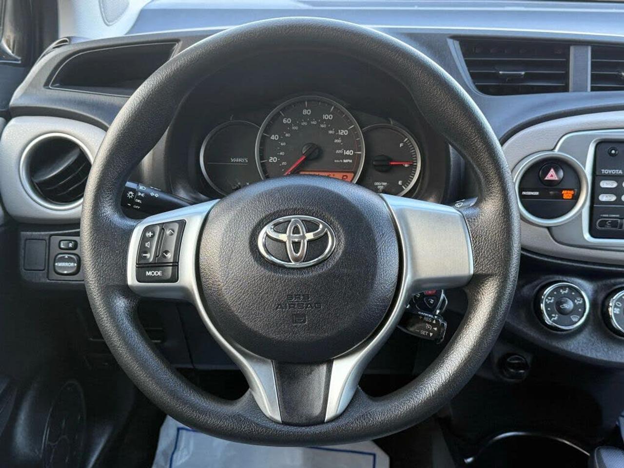 2014 Toyota Yaris LE/ NO ACCIDENT / LOW KM /AC/ FUEL SAVER / CLEAN / Photo