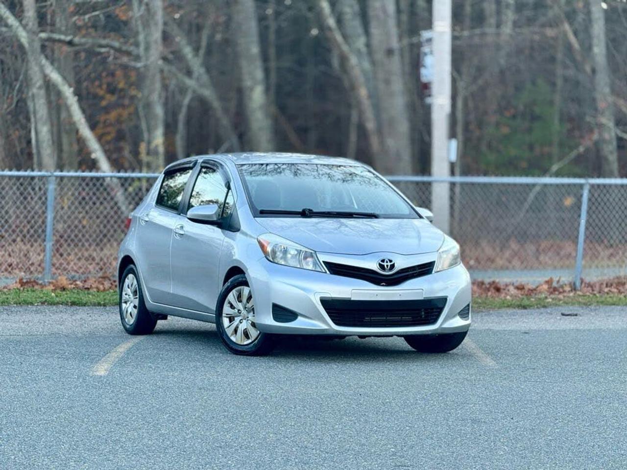 2014 Toyota Yaris LE/ NO ACCIDENT / LOW KM /AC/ FUEL SAVER / CLEAN / Photo