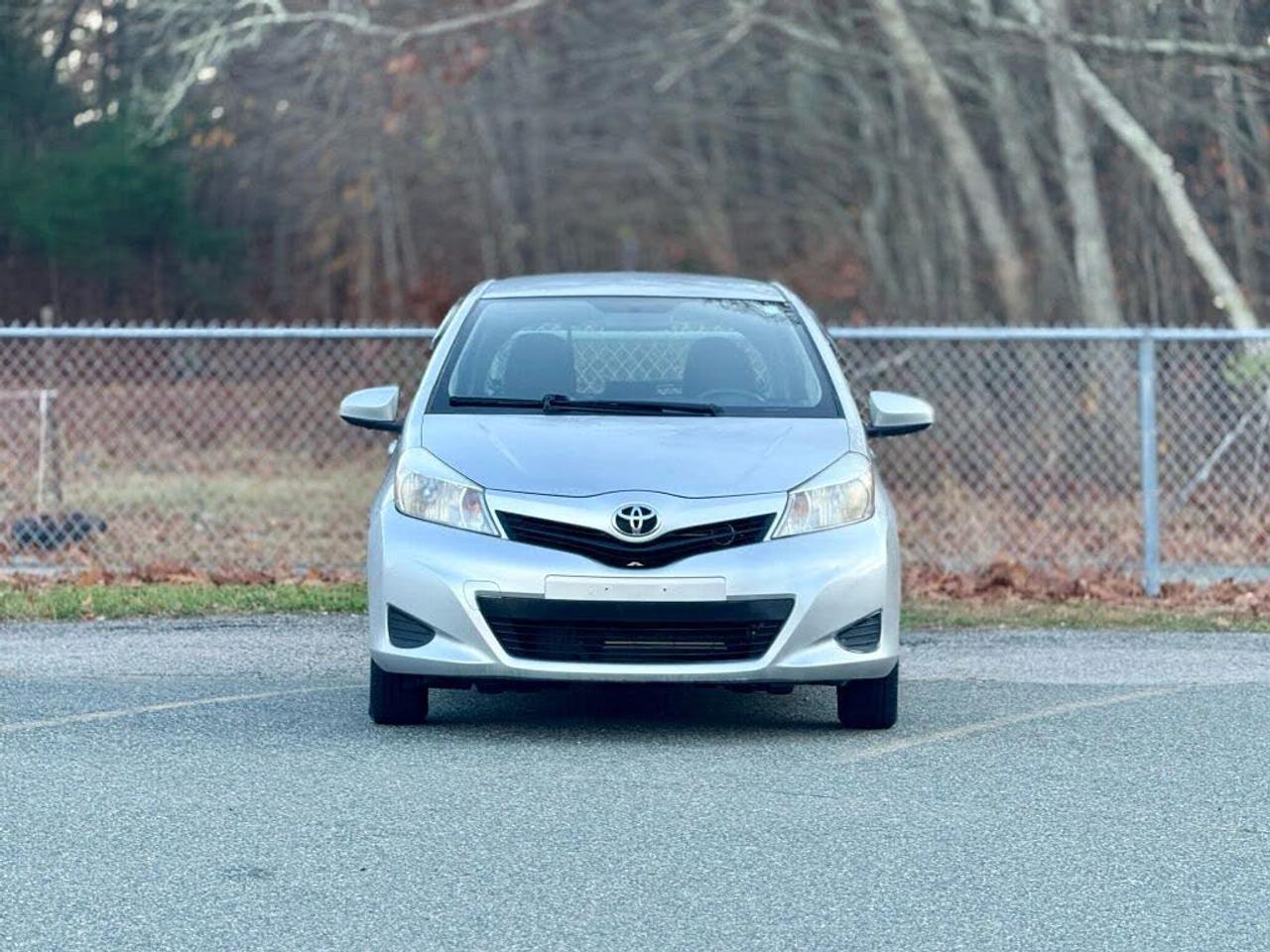 2014 Toyota Yaris LE/ NO ACCIDENT / LOW KM /AC/ FUEL SAVER / CLEAN / Photo