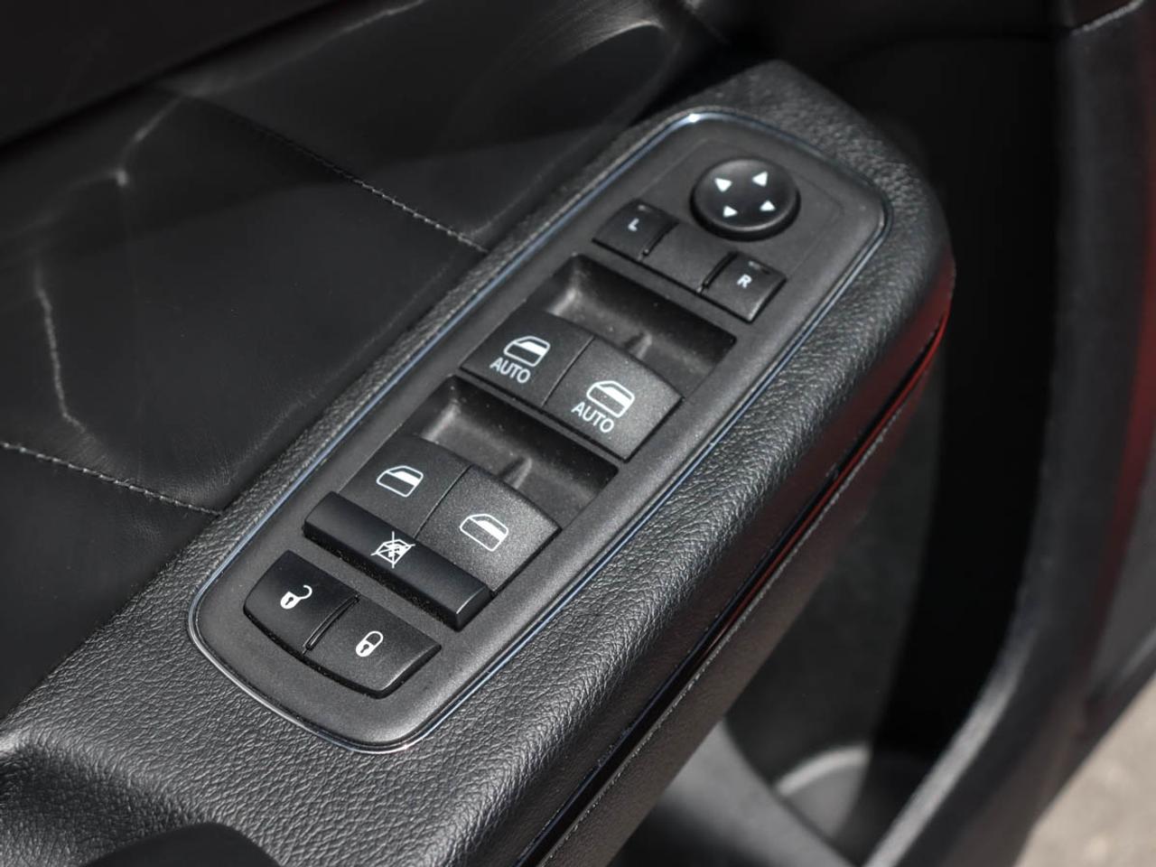 2023 Dodge Charger SXT AWD R/Starter Apple CarPlay/Android leather Photo