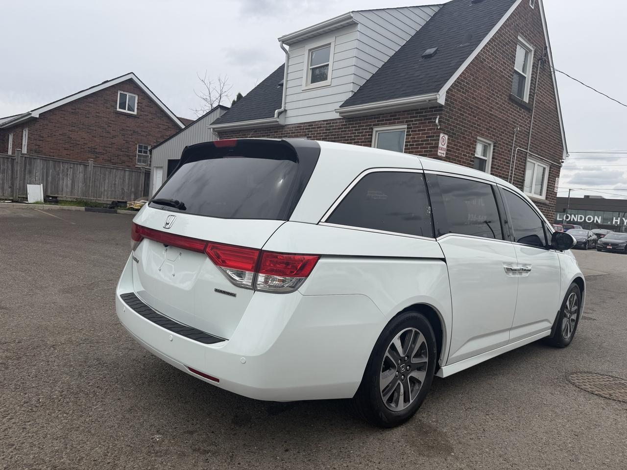 2014 Honda Odyssey Touring Photo
